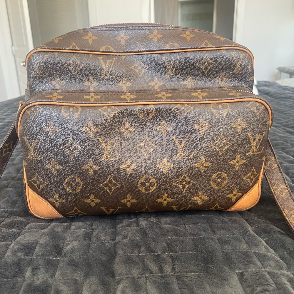 Louis Vuitton two pockets